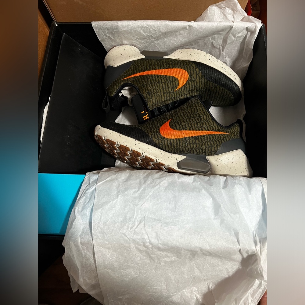 DS 2018 NIKE HYPER ADAPT 1.0 TW sz 10.5 OLIVE FLAK AQ0454 300 E.A.R.L SUPREME